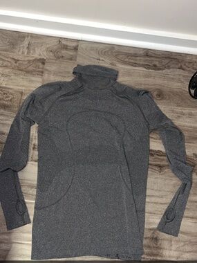 Run swiftly lululemon turtle neck